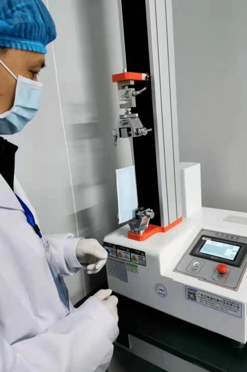 秭歸首家醫(yī)用口罩生產企業(yè)取證